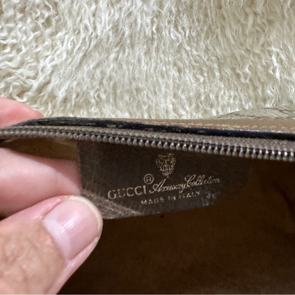 Authentic Vintage Gucci - Picture 7 of 16
